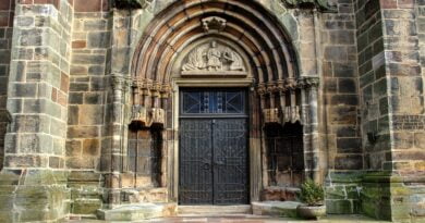 drzwi kościoła
