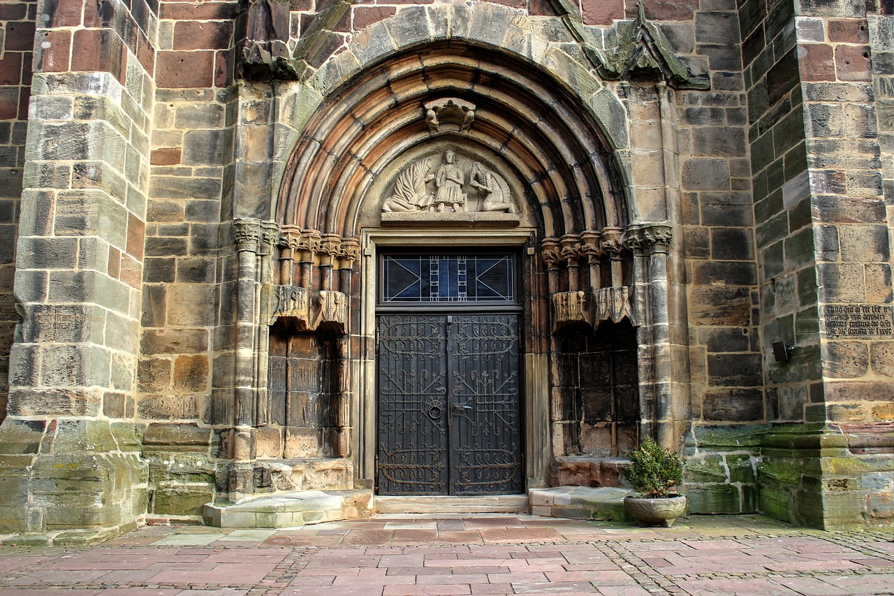drzwi kościoła