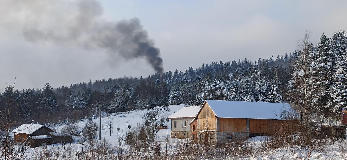 pożar domu w Szymbarki fot. OSP KSRG Ropa