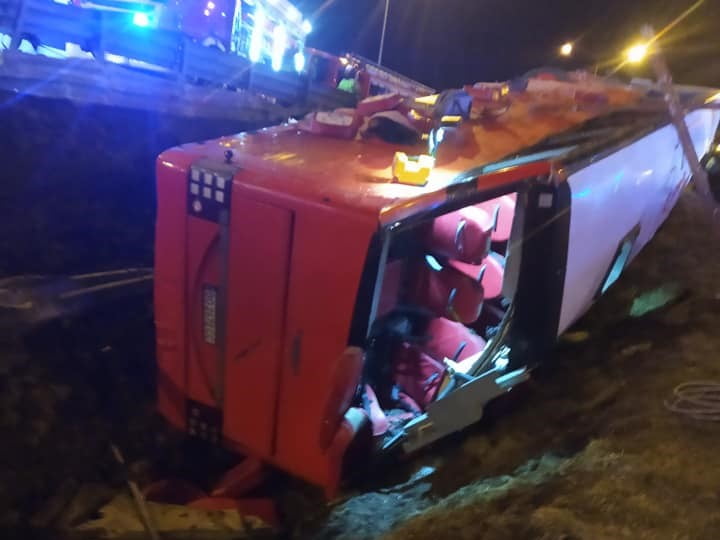 Wypadek autokaru w Kaszycach fot. OSP w Bolestraszycach