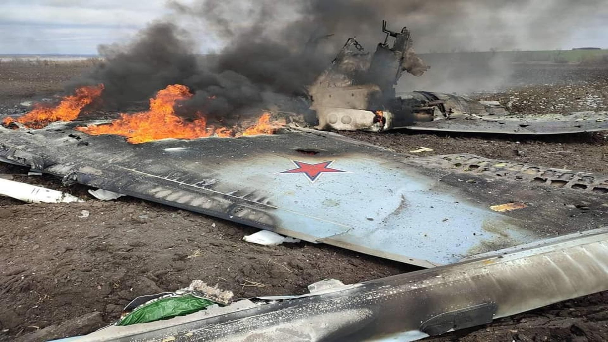 zestrzelony rosyjski samolot fot. sztab generalny Sił Zbrojnych Ukrainy