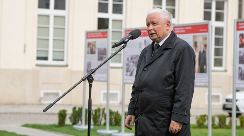 Kaczyński jednak odchodzi z rządu. Wybiera się na objazd Polski